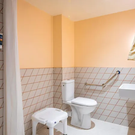 The People - Nation אכסניה פריז