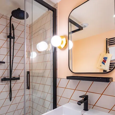 The People - Nation אכסניה *