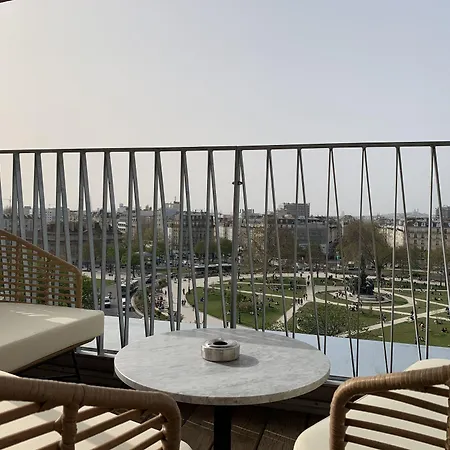 The People - Nation אכסניה פריז