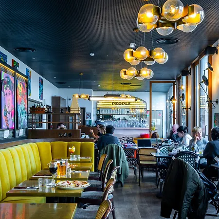 The People - Nation פריז