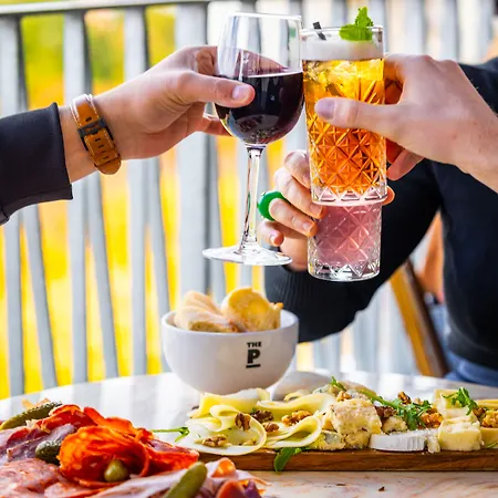 The People - Nation אכסניה *