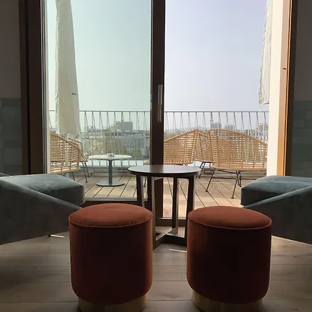 The People - Nation אכסניה