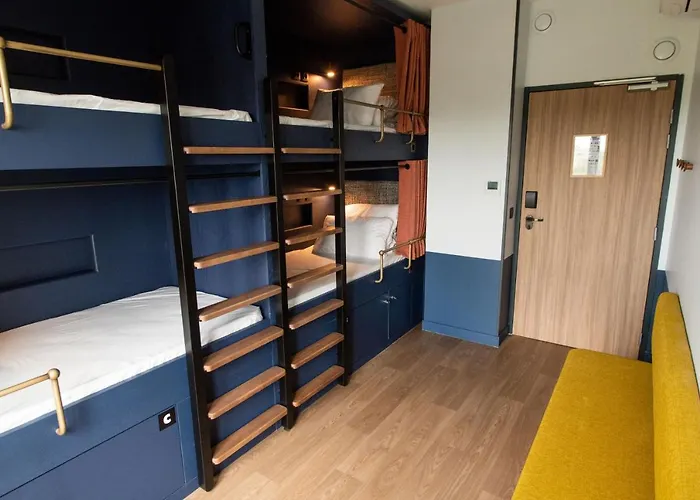 The People - Nation Vandrerhjem Paris